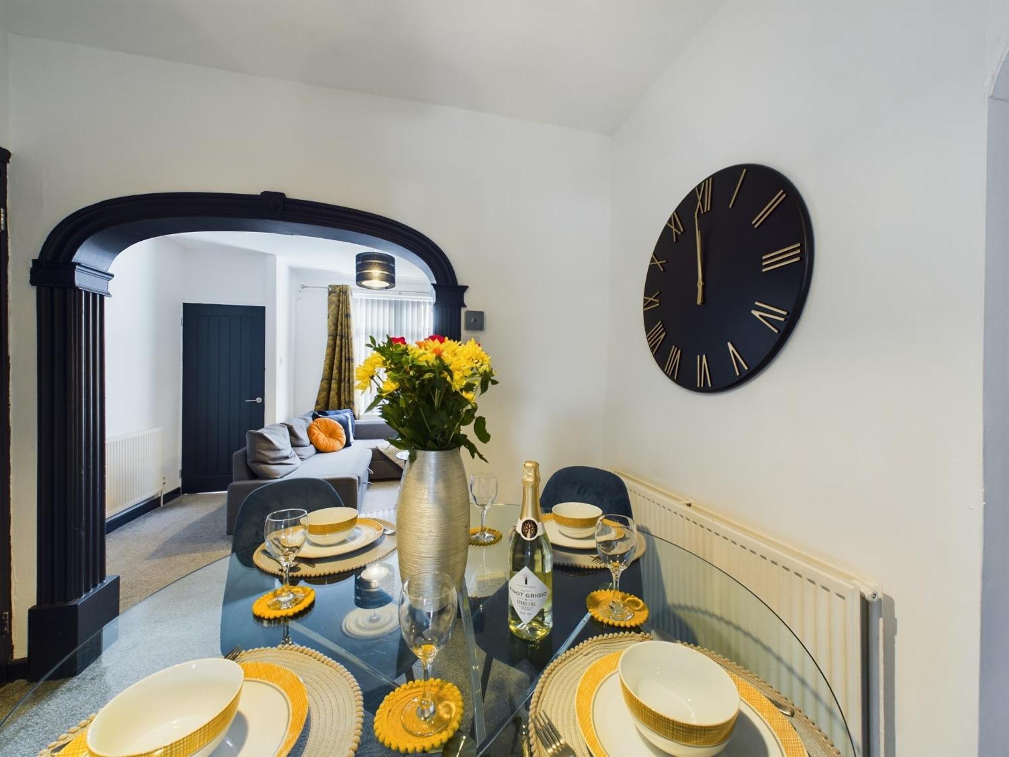 Charming Apartments - Cosy Retreat - Short Drive To City Centre - Free Parking リヴァプール エクステリア 写真